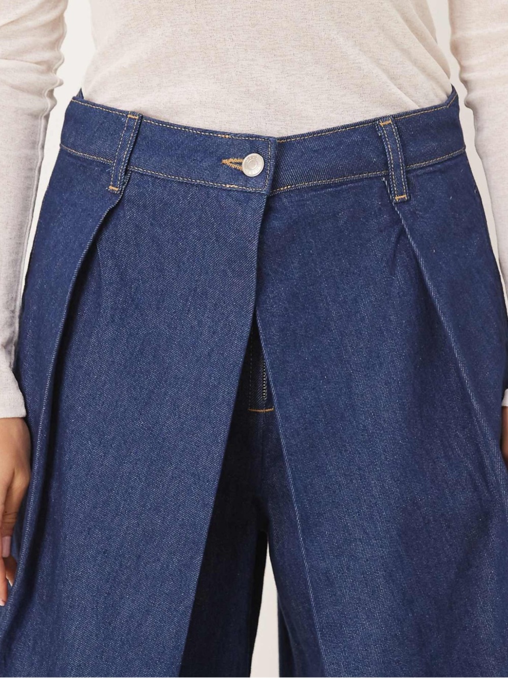 ASOS Dark Blue Wide-Leg High-Waist Pleated Jeans - Picture 4 of 4